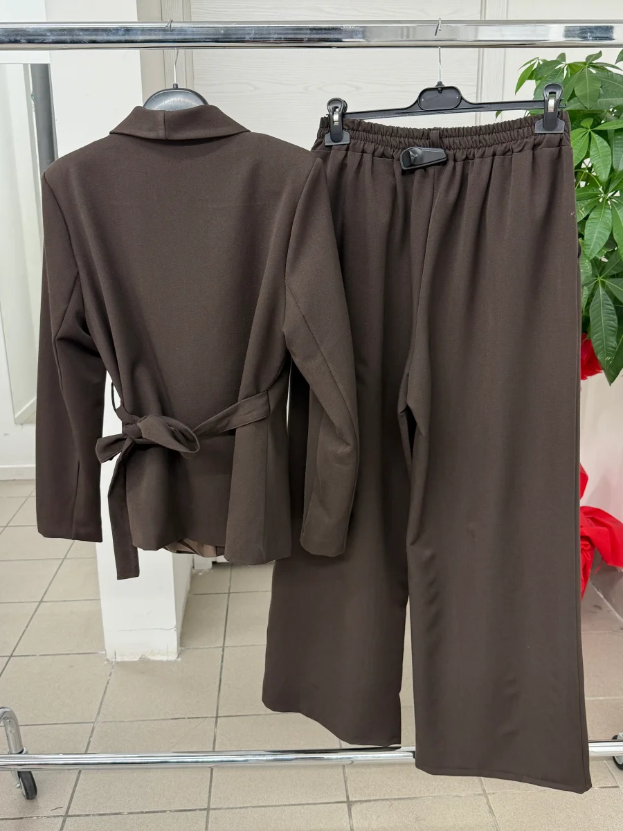 Set coordinato Giacca Blazer e Pantaloni a palazzo - immagine 4