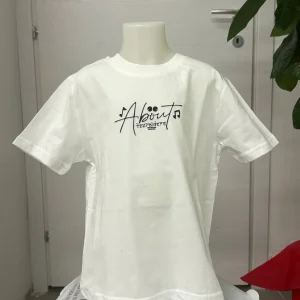 T-shirt con fantasia