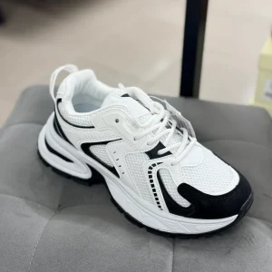 Sneakers con platform alta