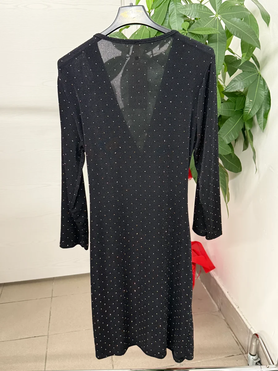 Abito a maniche lunghe brillantinato con gioiello - immagine 3