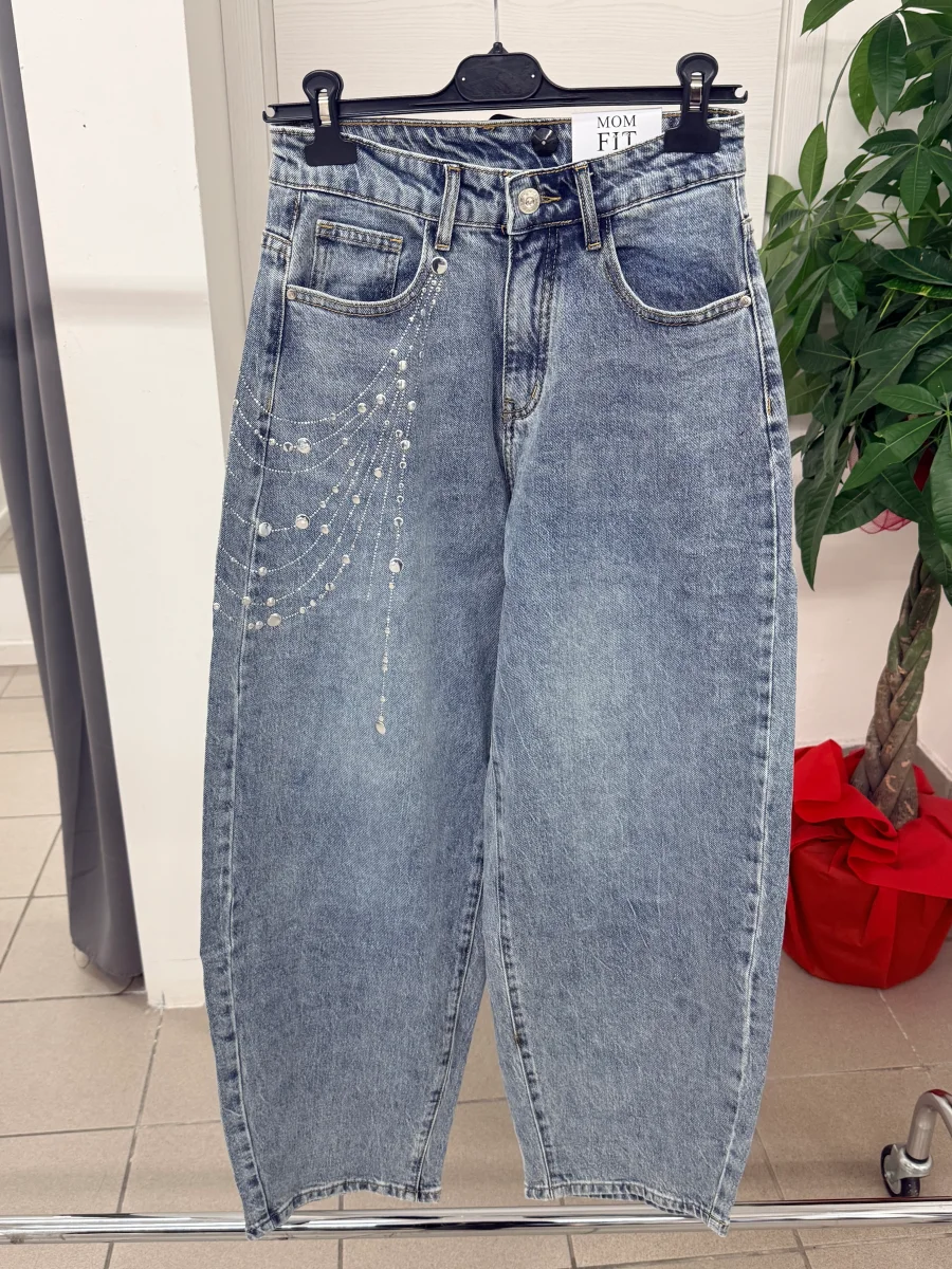 Jeans mom fit con brillantini laterali - immagine 2