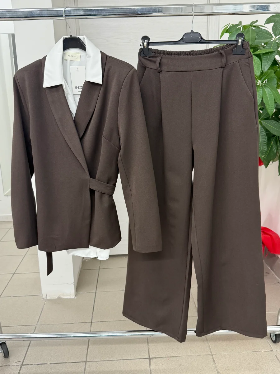 Set coordinato Giacca Blazer e Pantaloni a palazzo - immagine 3