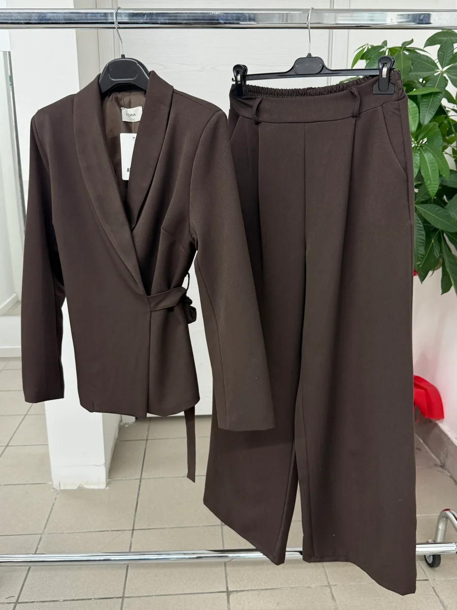 Set coordinato Giacca Blazer e Pantaloni a palazzo - immagine 2