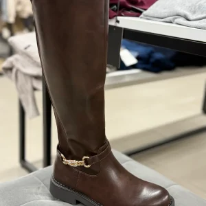 Stivali in ecopelle alti con gioiello tacco 3cm