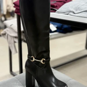 Stivali in ecopelle alti con gioiello tacco 10.5cm