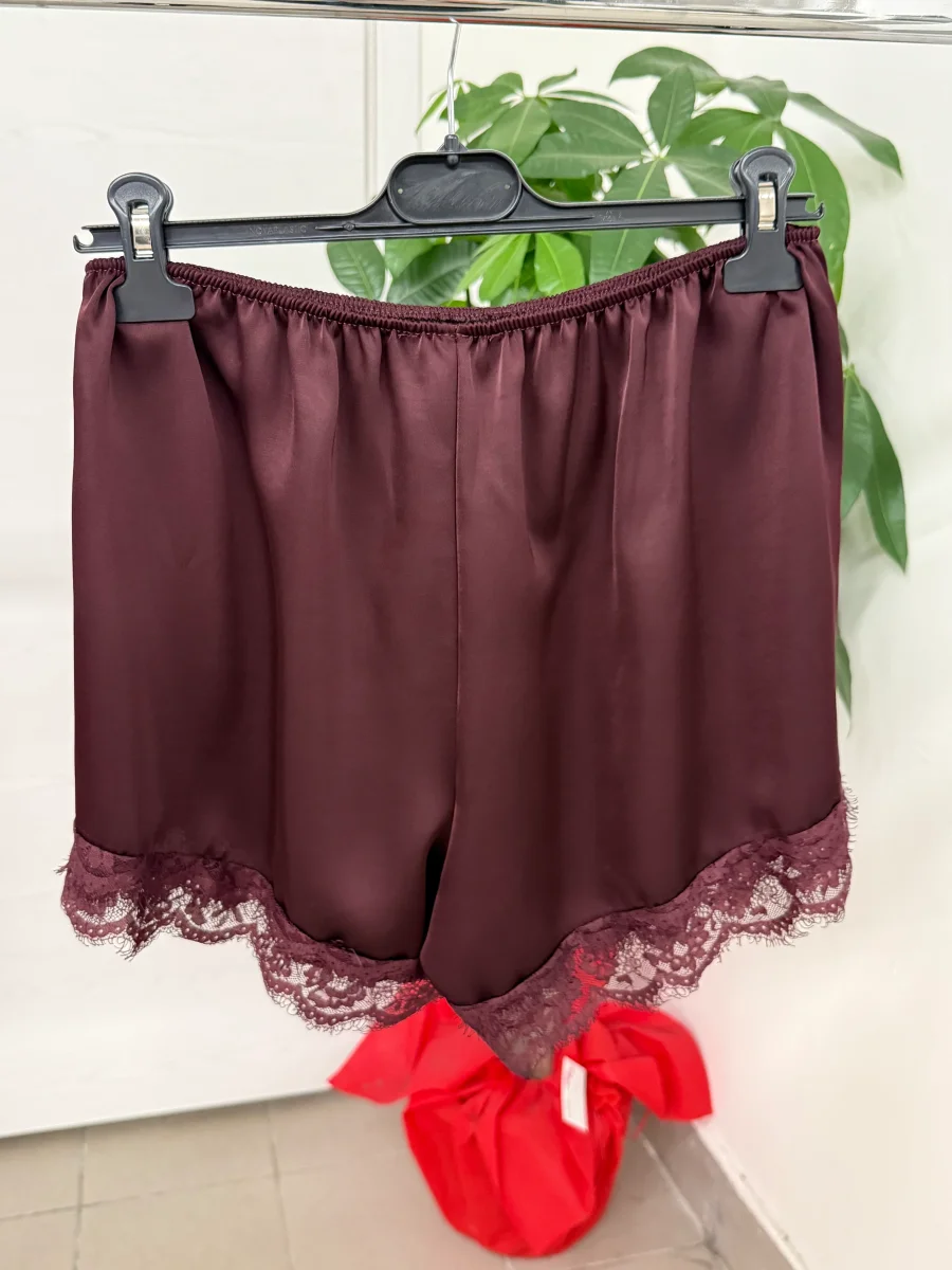 Pantaloncini in raso con bordo in pizzo - immagine 5