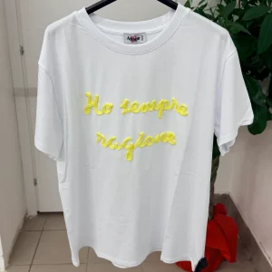 T-shirt con scritta “Ho sempre ragione”