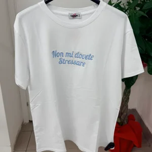 T-shirt con scritta “Non mi dovete stressare”