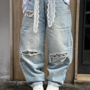 Balloon Chiaro con Ricami