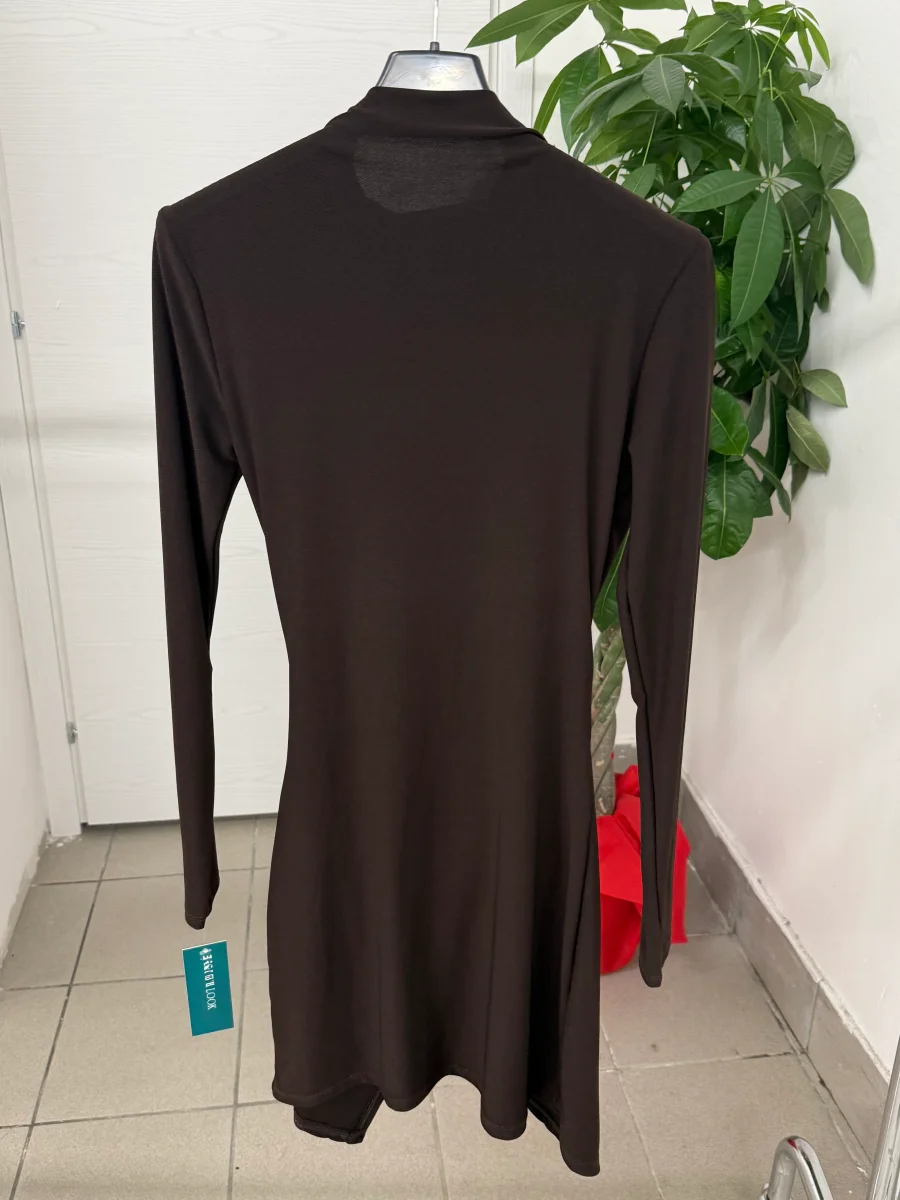 Abito corto a maniche lunghe con arricciatura con bottoni gioiello - immagine 5