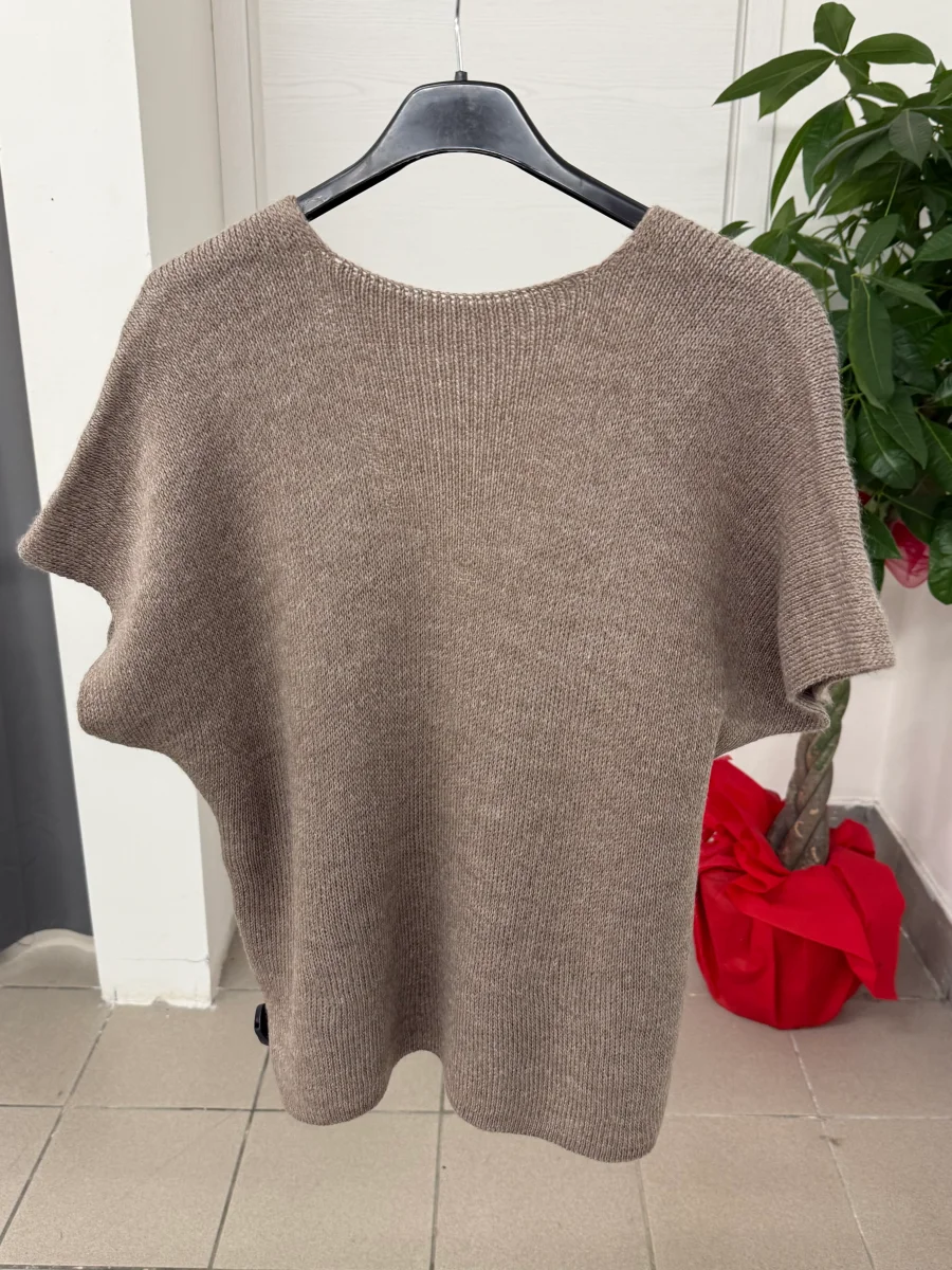 Gilet tinta unita a maniche corte con bottoni - immagine 4