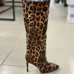 Stivali alti in vinile lucido leopardato