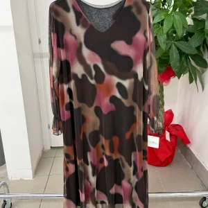 Abito lungo a fantasia con scollo a V con maniche semitrasparenti