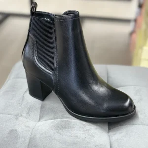 Stivaletti in ecopelle tacco 8cm