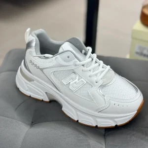 Sneakers con platform alta