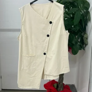 Gilet tinta unita con chiusura a bottoni obliqua