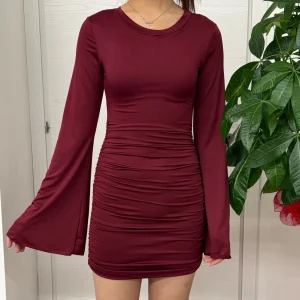 Abito corto a maniche larghe con pieghe