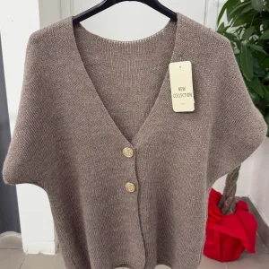 Gilet tinta unita a maniche corte con bottoni