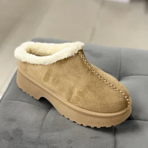 Stivaletti con pelliccia sul bordo