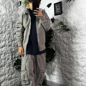 Completo beige con giacca zip e pantalone cargo baggy 10-16 anni