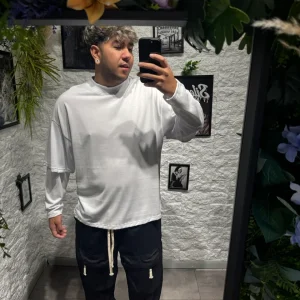 T-shirt bianca in tinta unita a manica lunga - OVERSIZE