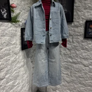 Completo denim azzurro con strass giacca e jeans 6-16 anni