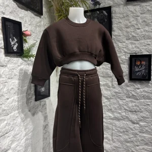 Completo marrone con felpa cropped e pantalone ampio - FELPATO 4-14 anni