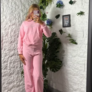 Completo rosa con felpa cappuccio e pantalone ampio - GARZATO 4-14 anni