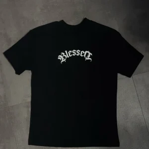 T-shirt bianca con stampa "BLESSED" e croce - OVERSIZE 10-16 anni
