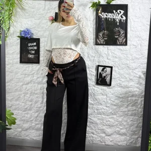 Pantalone a palazzo in tuta con cintura bandana in vita