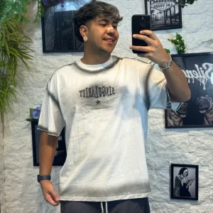 T-shirt bianca effetto sfumato con stampa "SINGULARITY" - OVERSIZE