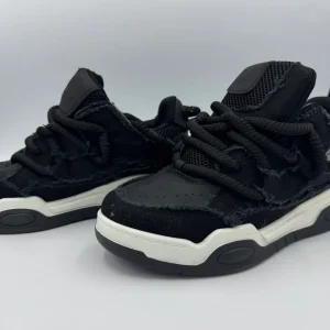 Sneakers nere con big laces e dettagli effetto rovinato