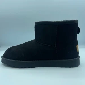 Stivaletto nero imbottito con caviglia bassa