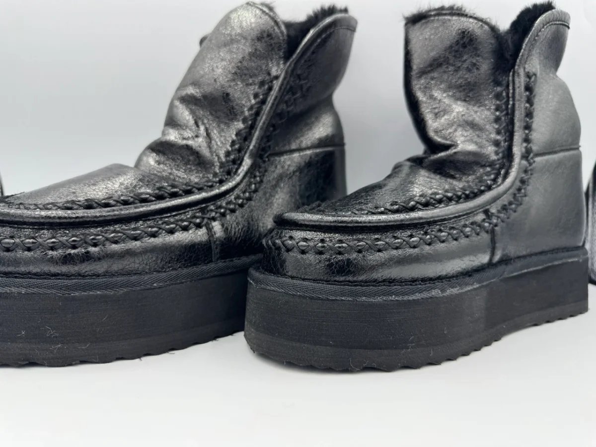 Stivale nero in ecopelliccia con platform cucita - immagine 5