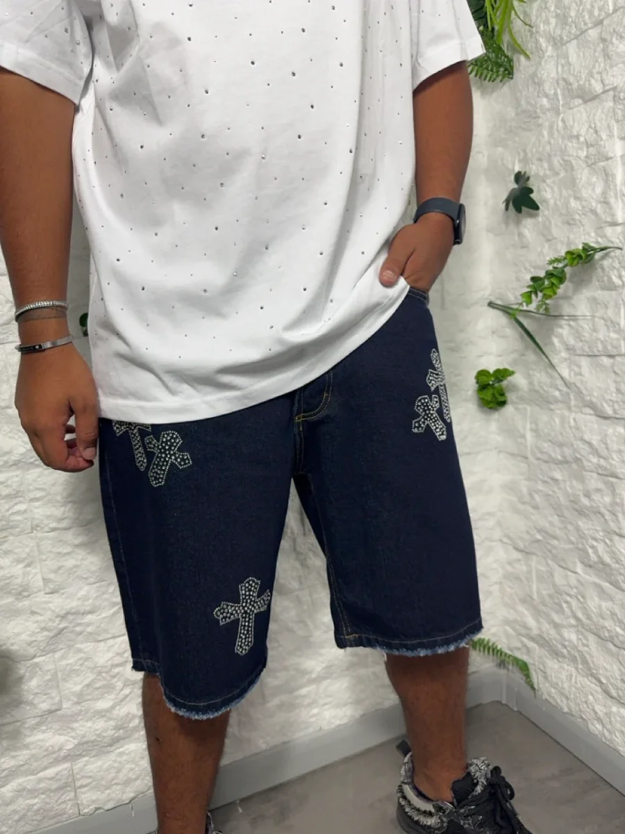 Bermuda in jeans lavaggio scuro con croce brillantinata - immagine 4
