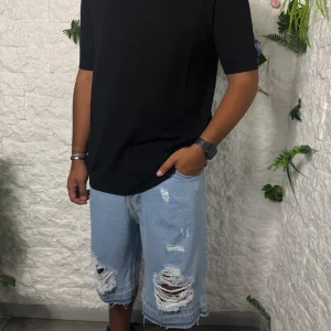 Bermuda in denim chiaro con strappi