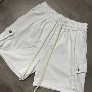 Pantaloncino cargo bianco in cotone con tasche laterali