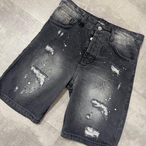 Pantaloncino bermuda grigio in denim con strappi e schizzi di vernice