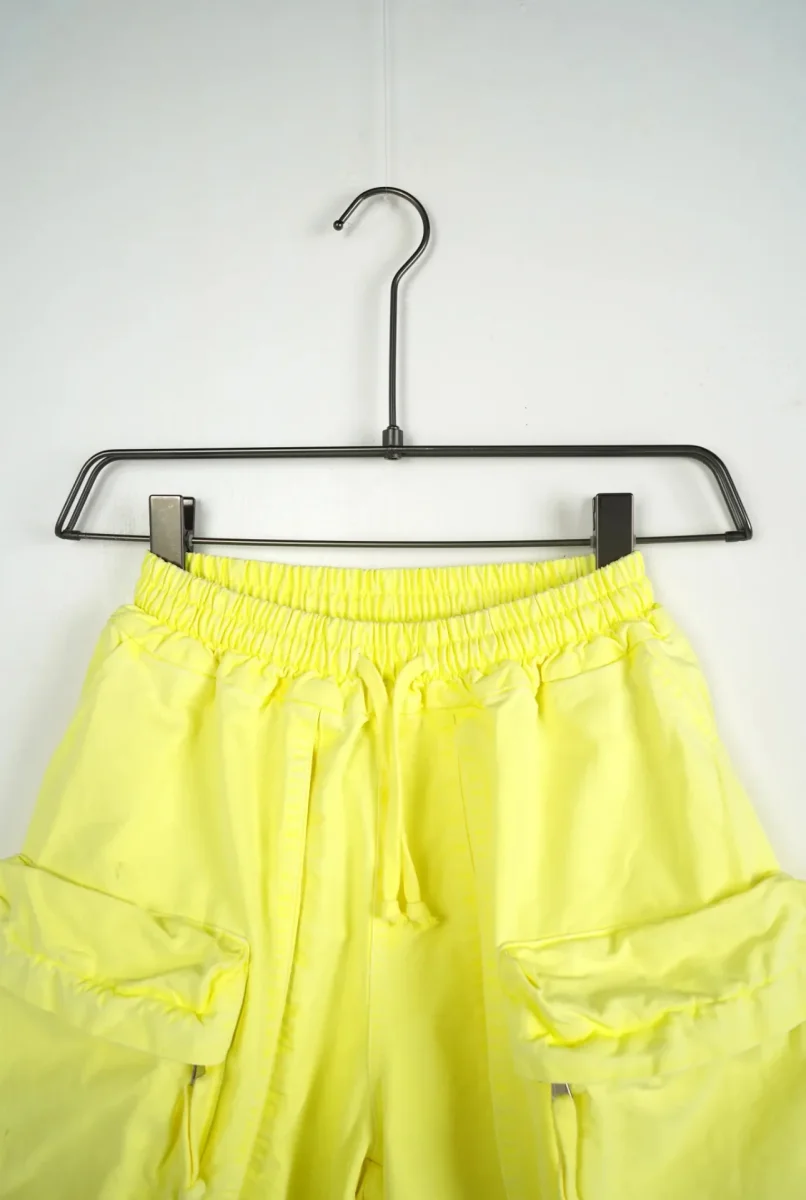 Pantaloncino cargo giallo fluo con tasche frontali - OVERSIZE 10-16 anni - immagine 3