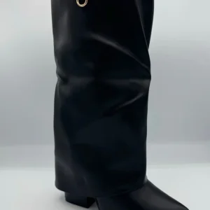 Stivale alto nero con risvolto e dettaglio lucchetto oro