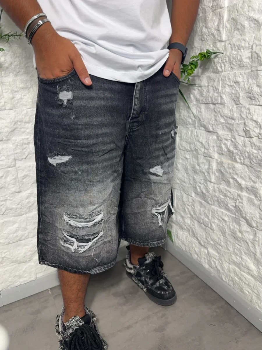 Bermuda jort grigio in denim super baggy con strappi - immagine 3