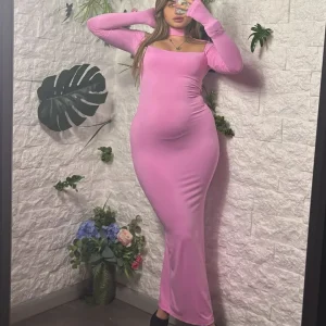 Abito lungo elasticizzato tinta unita con choker e maniche a guanto