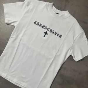 T-shirt bianca con stampa "TAKE A CHANCE" e croce - OVERSIZE 10-16 anni