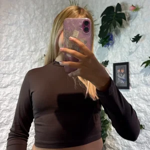 T-shirt marrone in tinta unita a manica lunga 4-14 anni